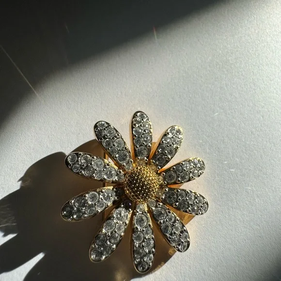 Stunning gold tone SWAROVSKI flower brooch pin - Picture 10 of 14